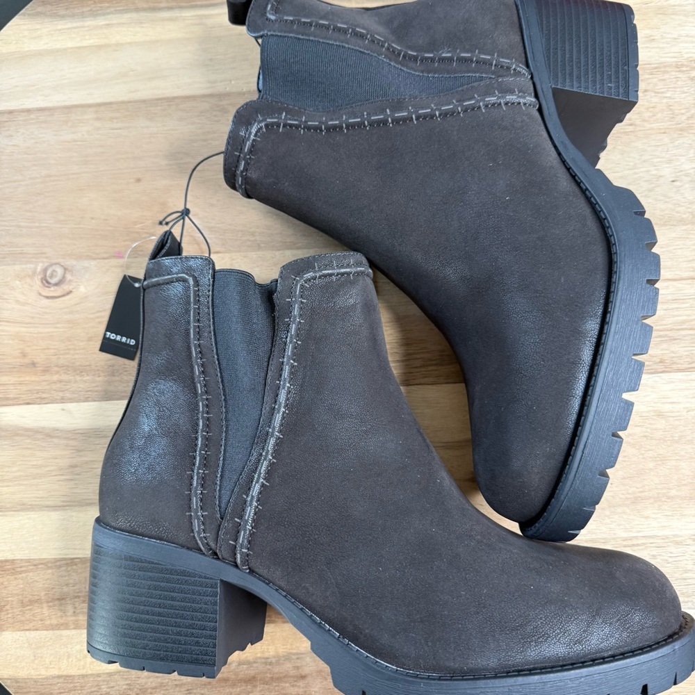 New Torrid Lug Heeled Chelsea Bootie Womens Size 13 - Picture 7 of 8